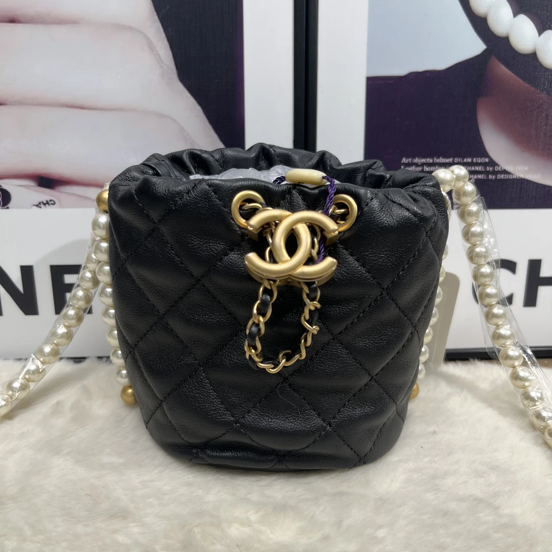 95新 Chanel/香奈儿 香奈儿黑金珍珠链条抽绳水桶包（31开）