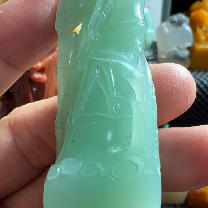 四川石用****9梅子青一个