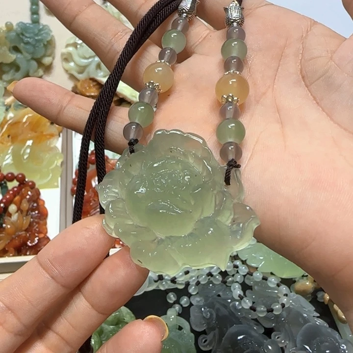 蛇纹石玉未镶嵌吊坠