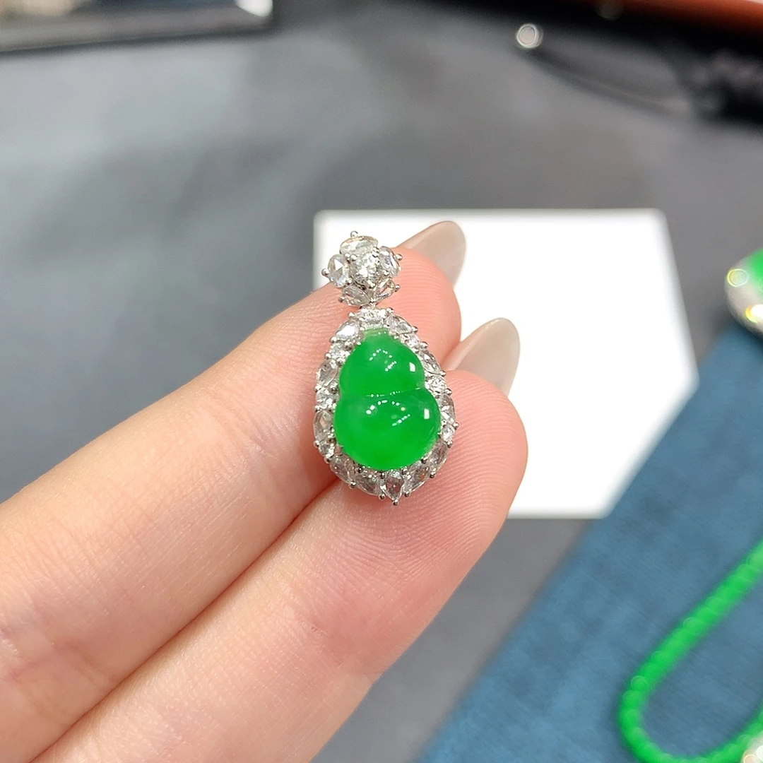 翡翠18K金镶嵌颈饰正冰金丝阳绿葫芦 48小时鉴赏期