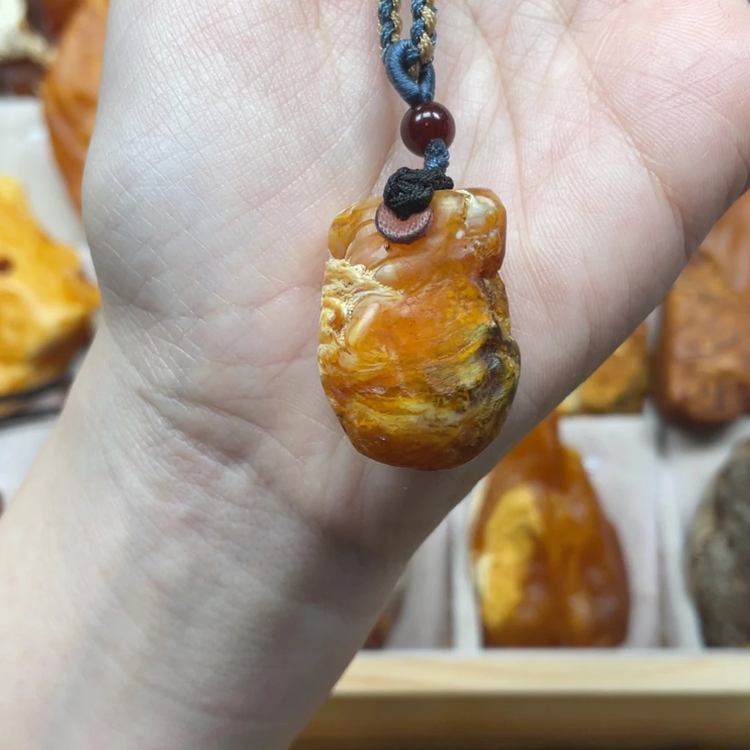 琥珀珠宝奇石未镶嵌