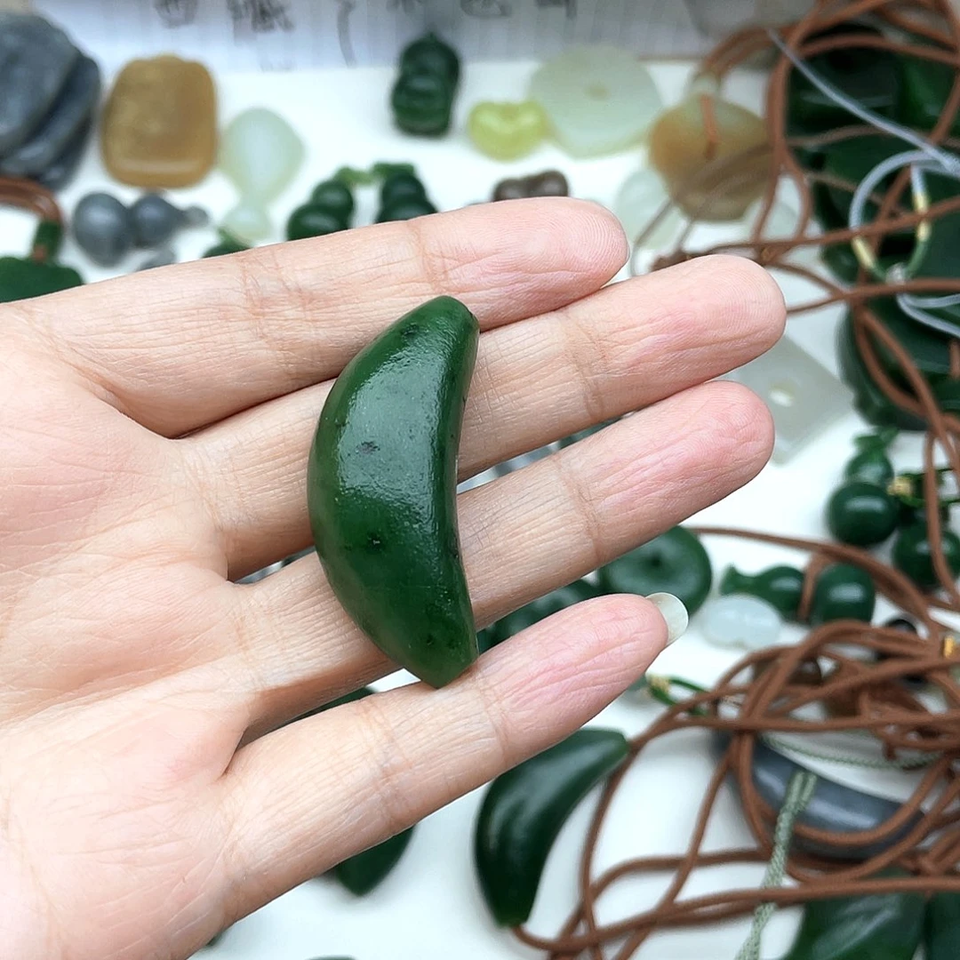 颈饰未镶嵌和田玉'**多