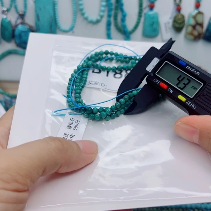 未镶嵌绿松石颈饰