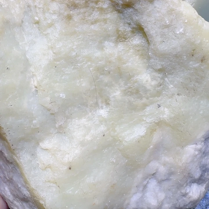 胡***狐和田玉未镶嵌珠宝半成品