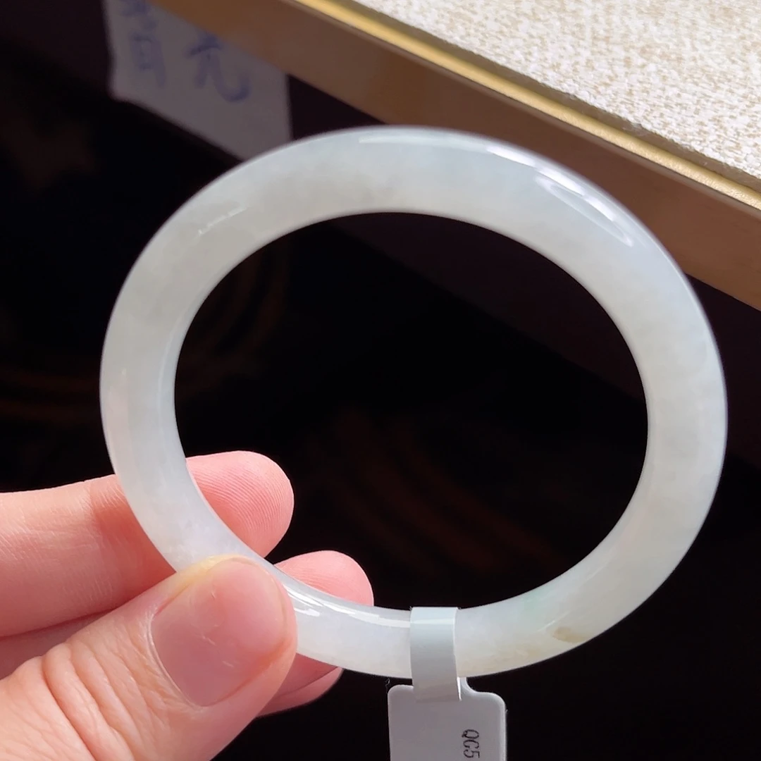 翡翠手镯未镶嵌手镯