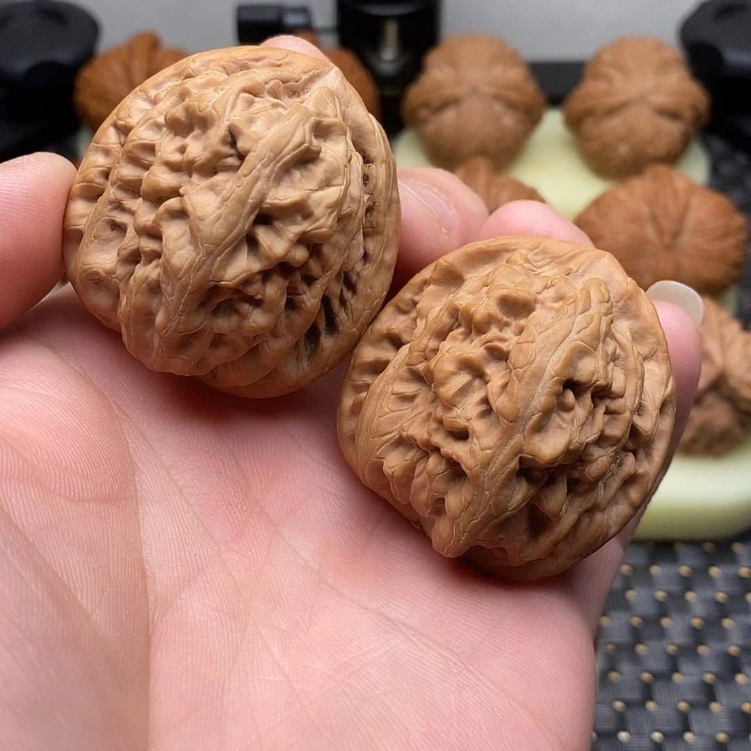 文玩核桃把件红锦鲤