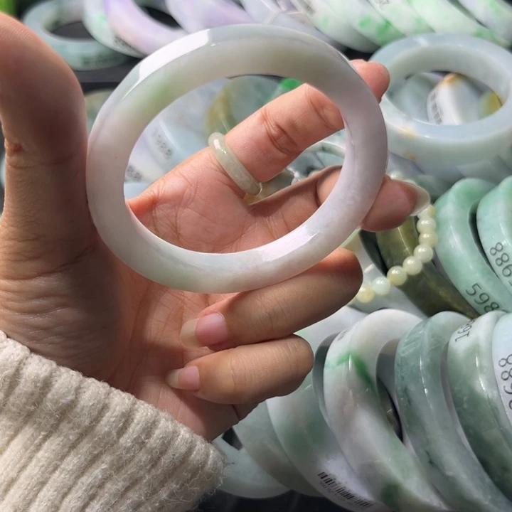 定制翡翠未镶嵌手镯