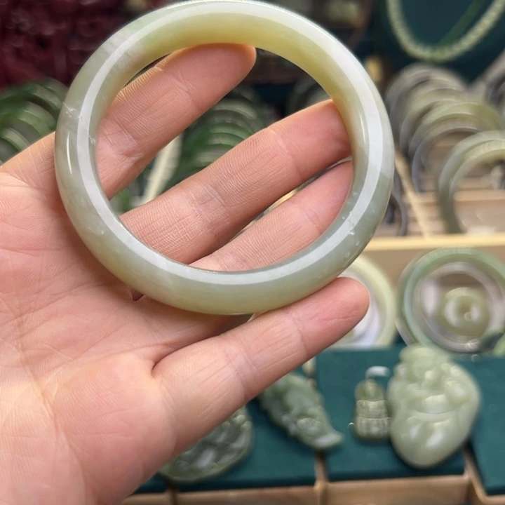 和田玉手镯未镶嵌57.9圈围0201