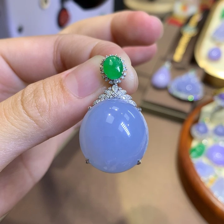 翡翠18K金镶嵌颈饰翡翠