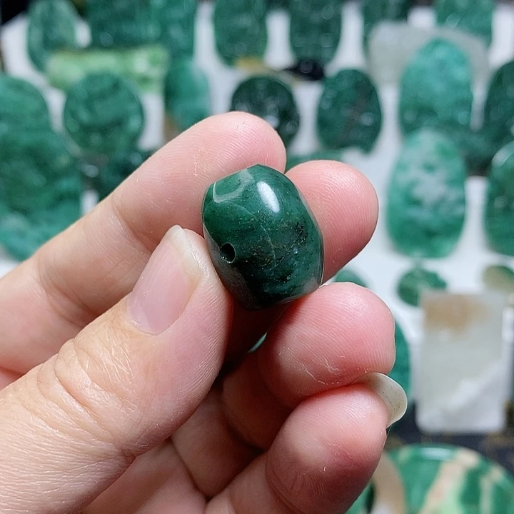 未镶嵌独山玉颈饰左**右