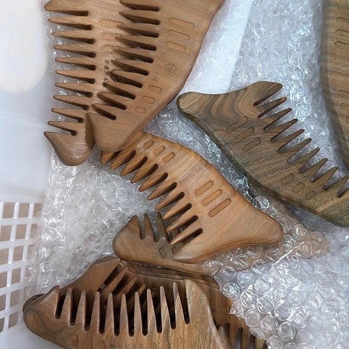绿檀木梳子放松工具