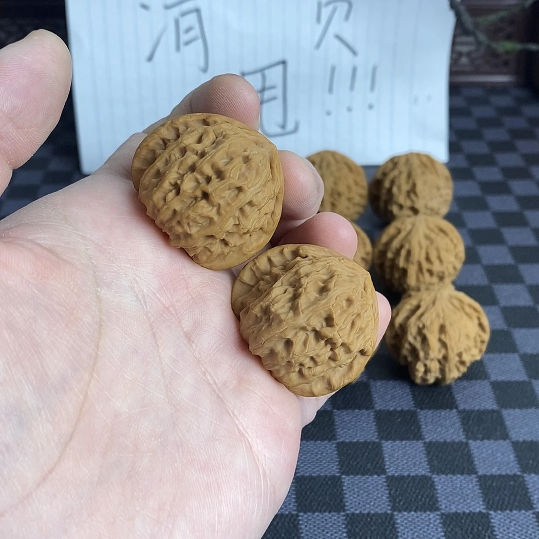 把件桃核37白狮子三角白