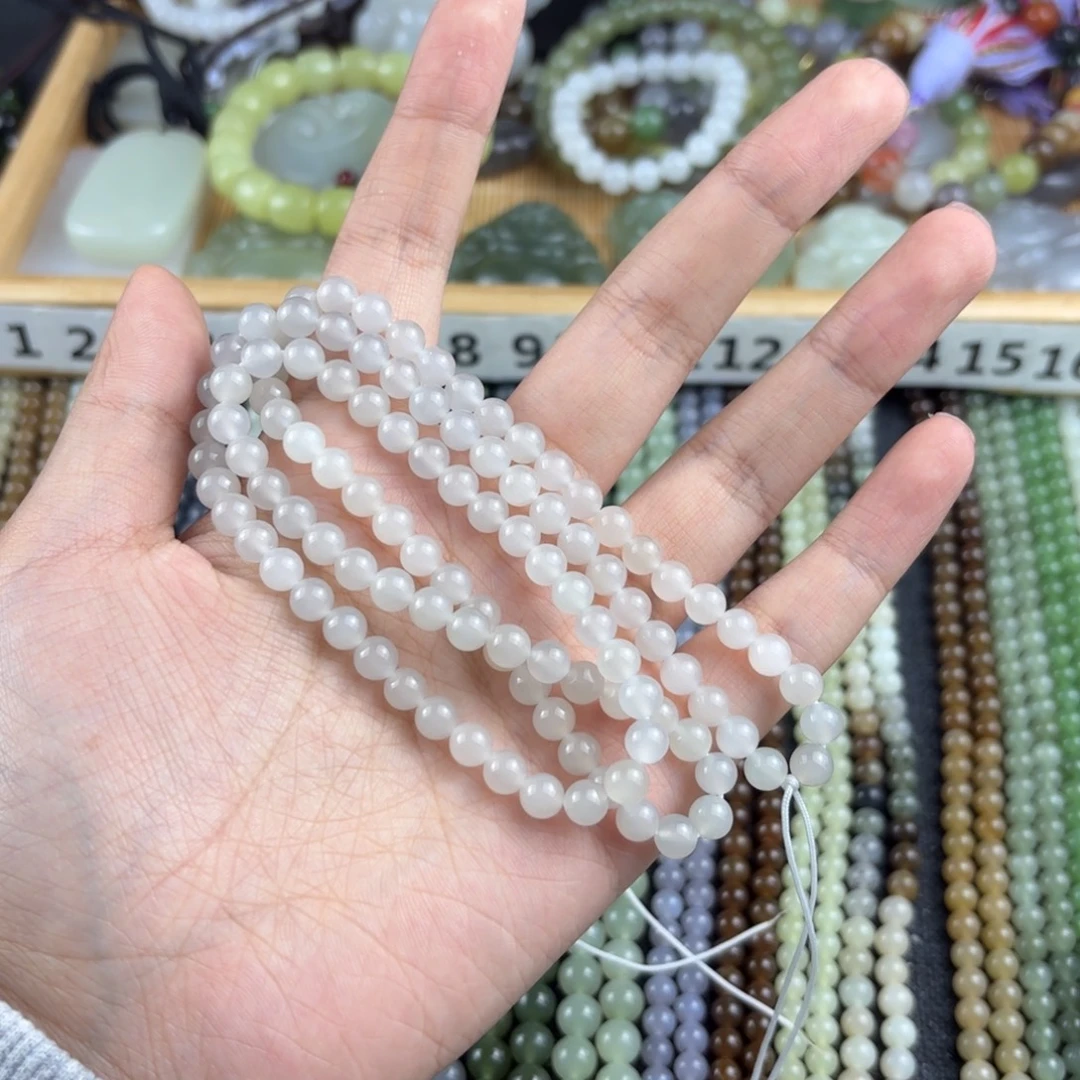 登***星和田玉未镶嵌颈饰