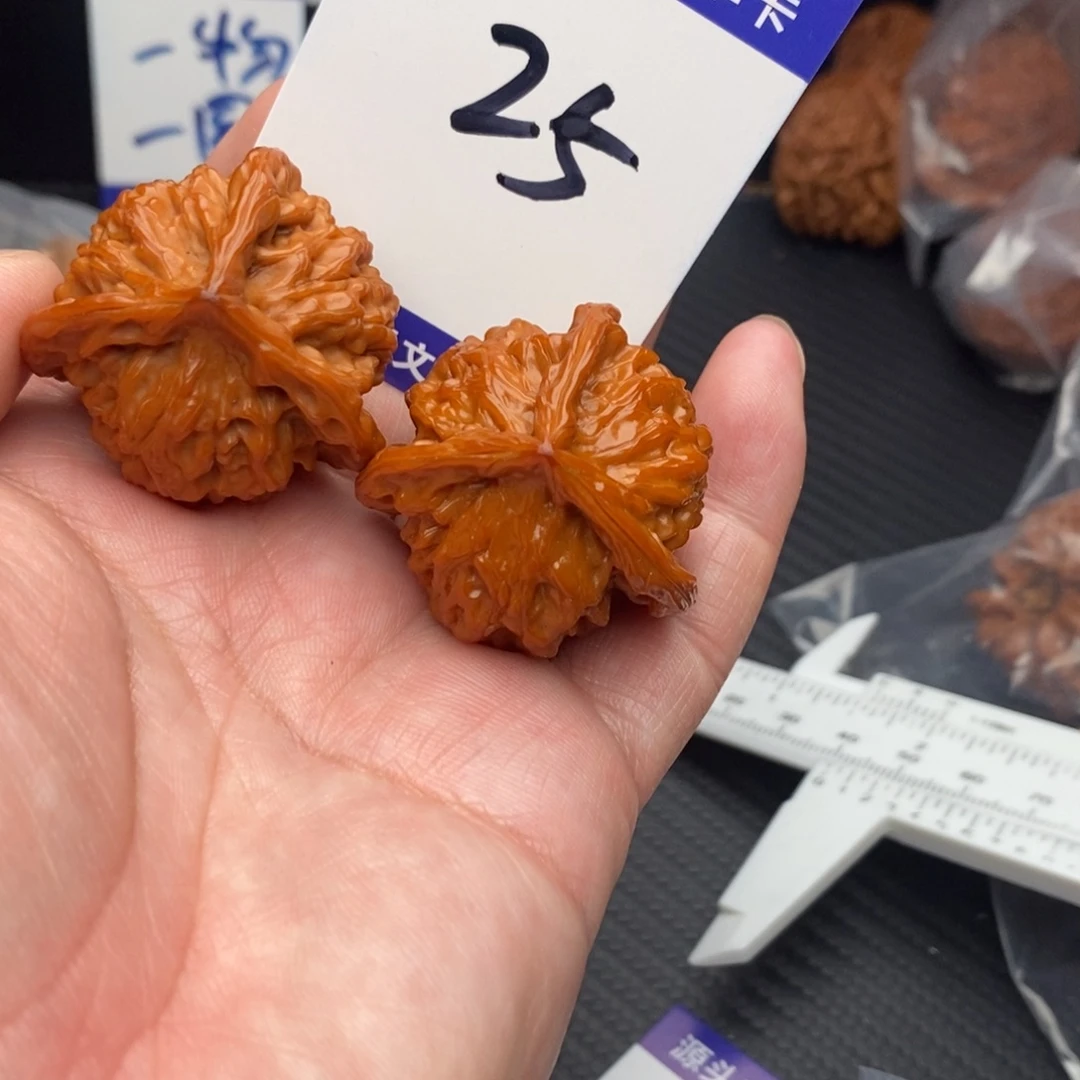 桃核把件盘山35左右mom