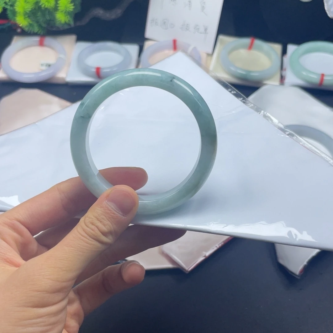未镶嵌手镯翡翠天然翡翠手镯