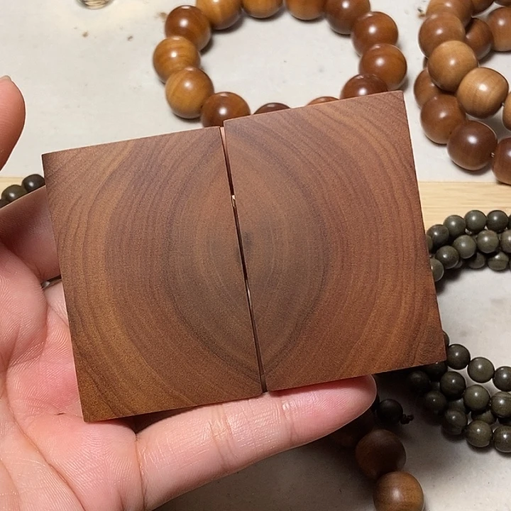 木代****6老山檀香无事牌