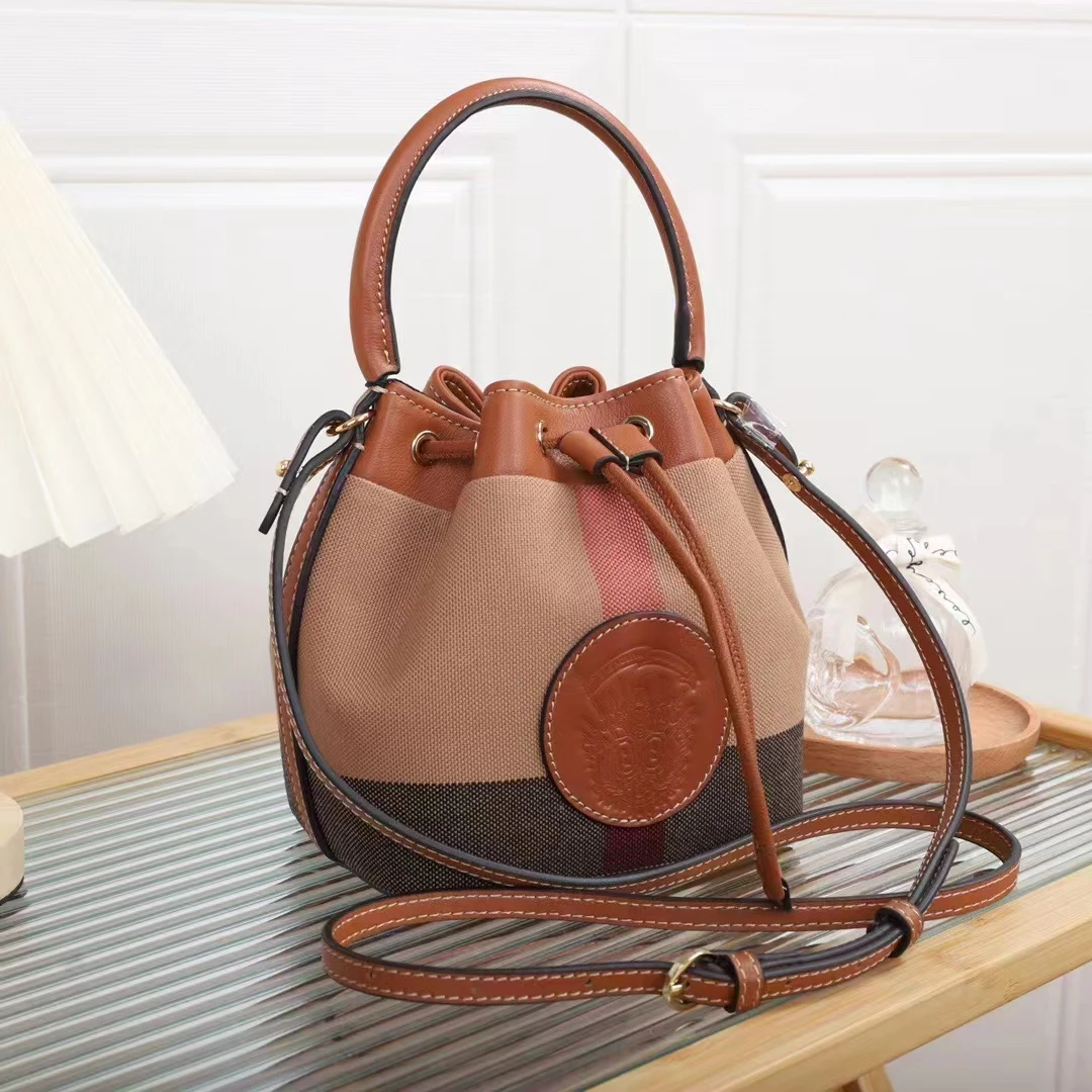 B05 经典时尚百搭小水桶