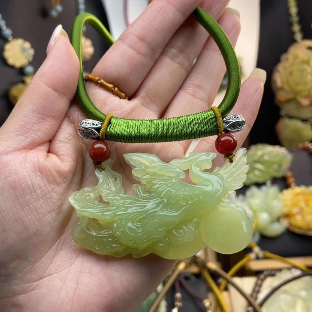 蛇纹石玉颈饰未镶嵌平***亮