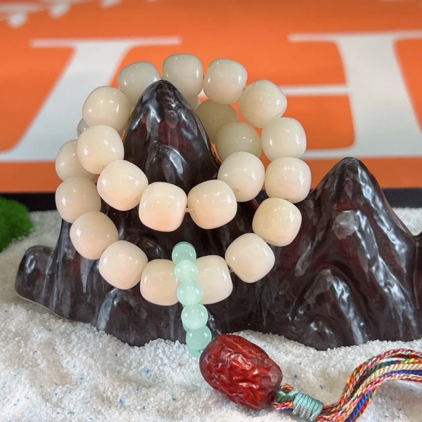 X007-1菩提大枣（无礼盒）珠子表面会有矿物质的黑点介意者勿拍