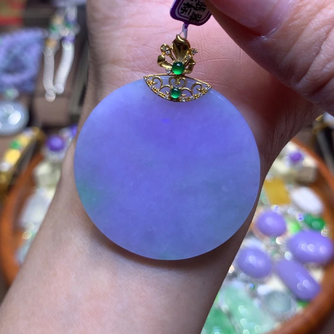 翡翠18K金镶嵌颈饰