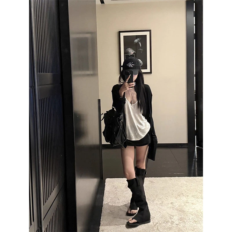 韩系慵懒风穿搭宽松针织开衫女基础款百搭白色背心半身短裙三件套