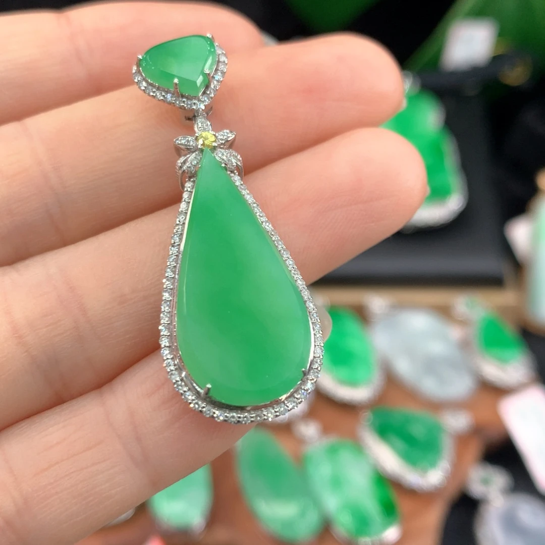 翡翠吊坠(不含链)18K金镶嵌