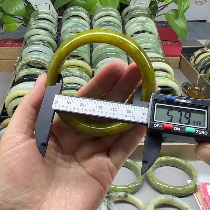 蛇纹石玉未镶嵌手镯83