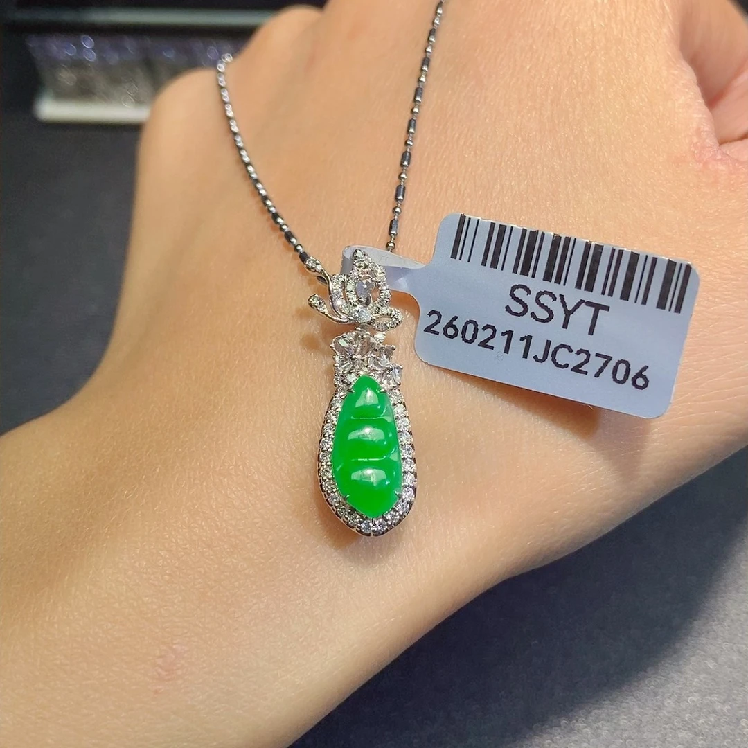 18k金镶嵌缅甸A货翡翠(不含链)