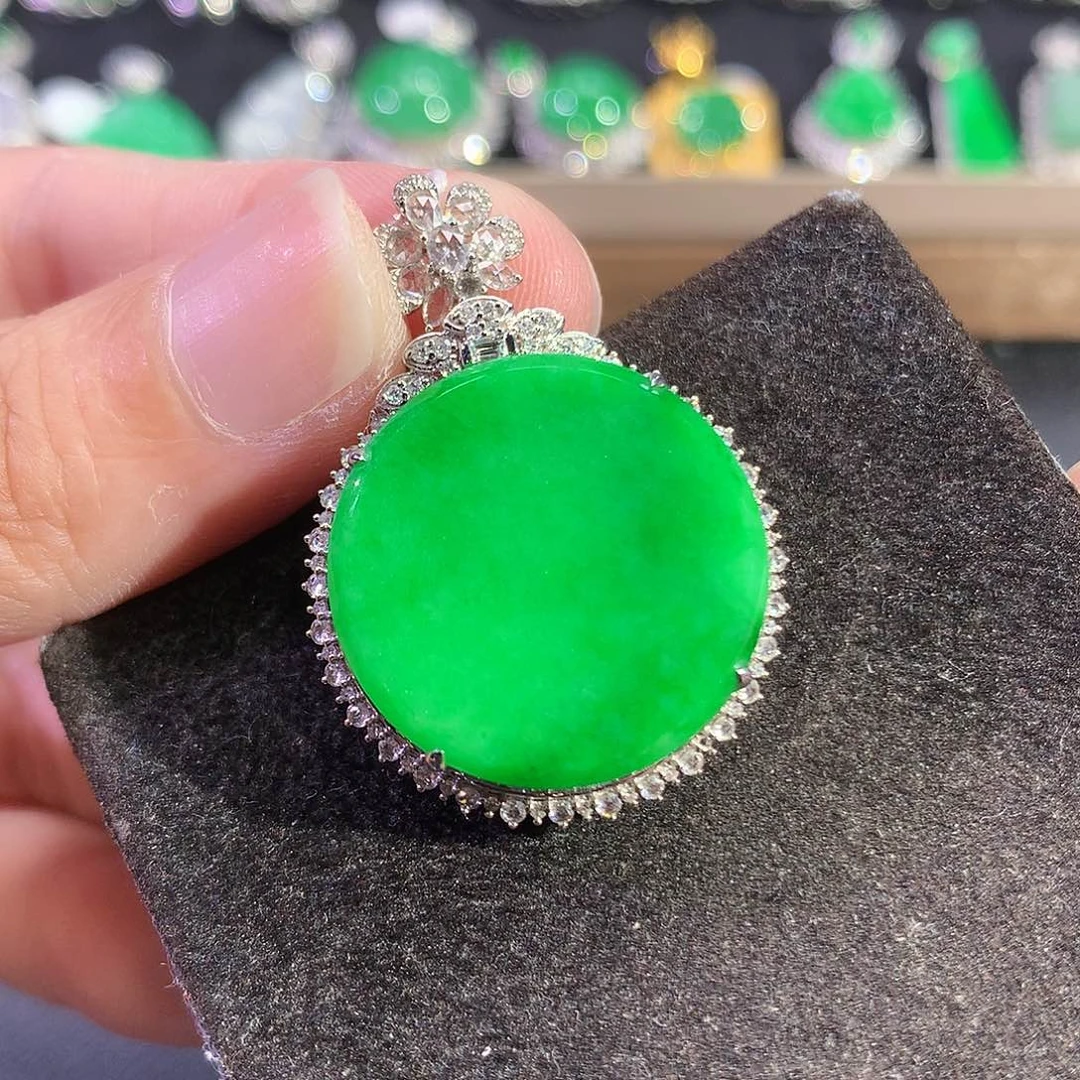 翡翠18K金镶嵌吊坠(赠链)