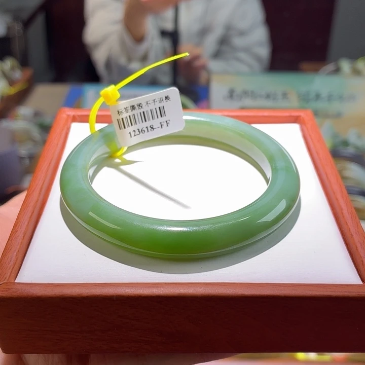 3***7和田玉未镶嵌手镯纹56/57