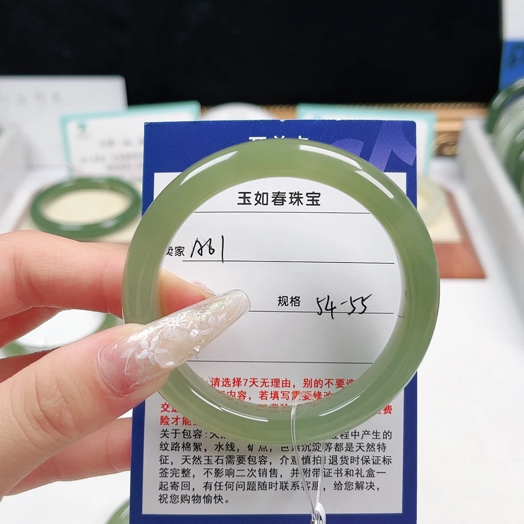 張***️未镶嵌手镯和田玉