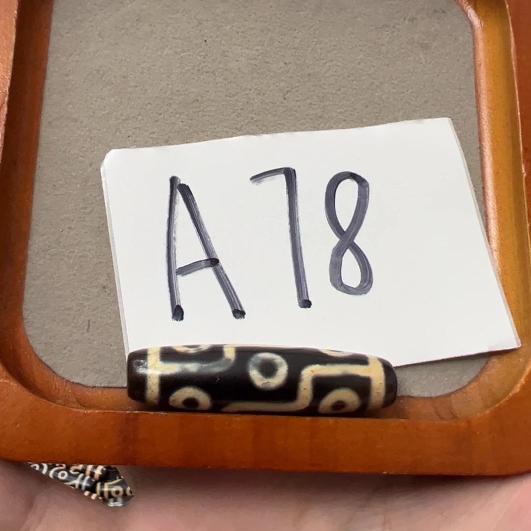 玛瑙/玉髓未镶嵌1微瑕带石纹特价处理品