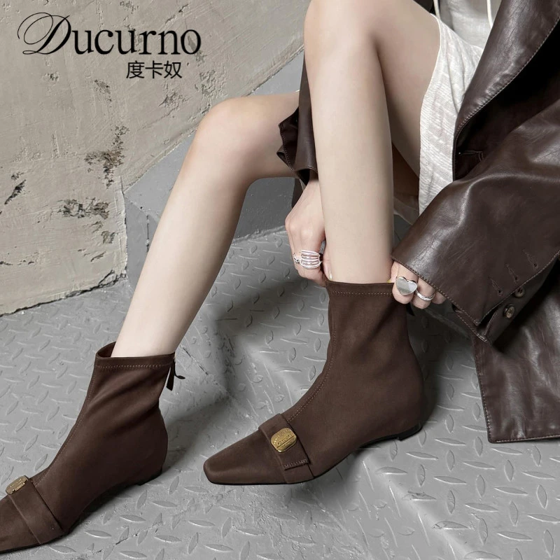 度卡奴时尚小众设计感平跟气质性感显瘦通勤辣妹百搭瘦瘦靴子女