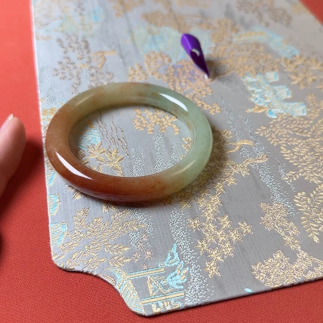 莫***伤石英质玉手镯未镶嵌