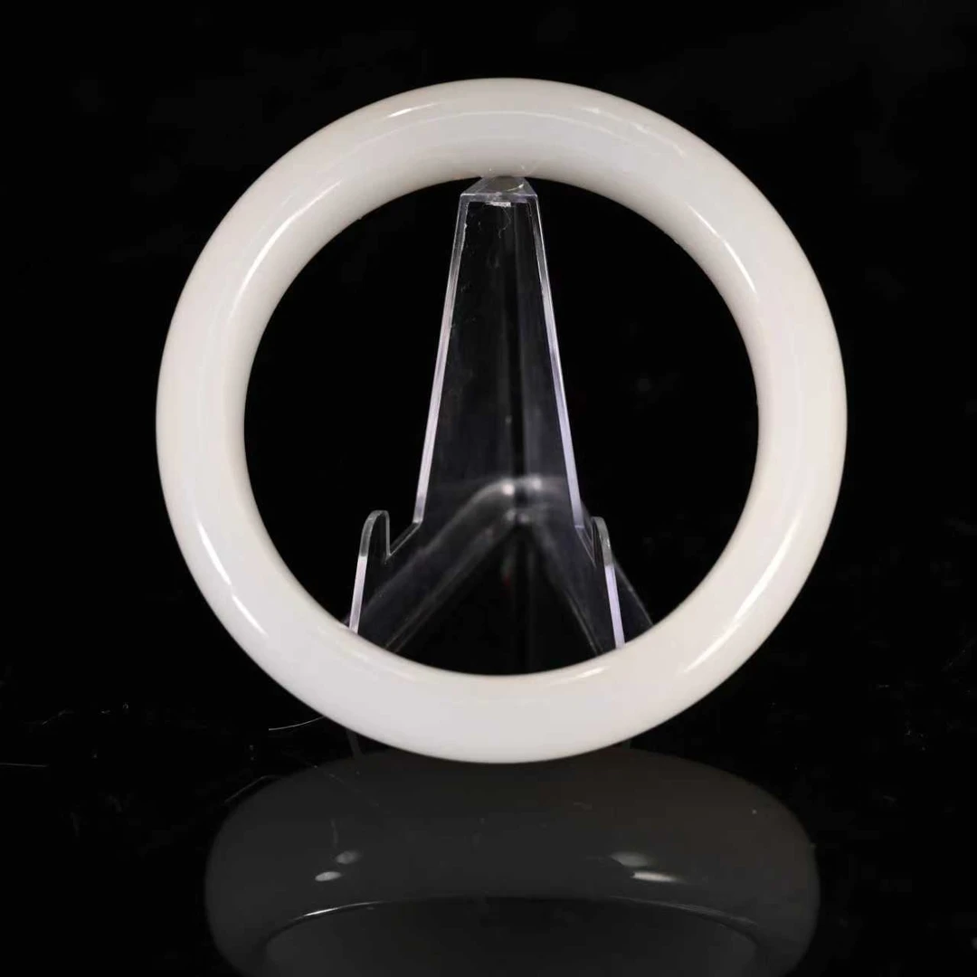 Lot8816 25YU103744和田玉手镯/匡时