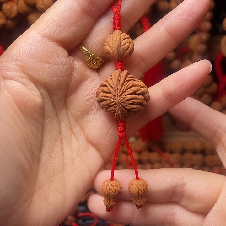 木质类龙纹桃枭挂件