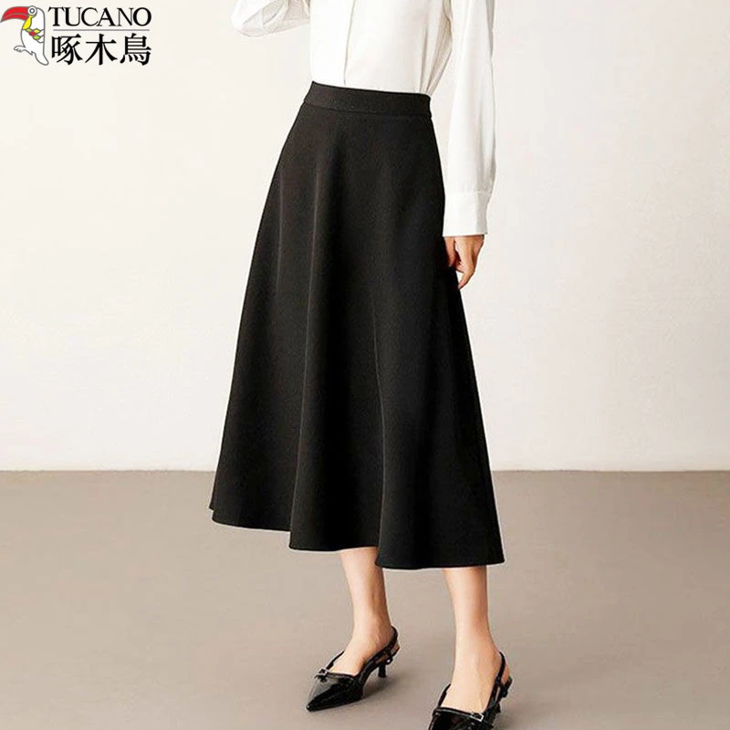 TUCANO/啄木鳥高级感黑色半身裙秋季新款气质显瘦中长款垂感伞裙