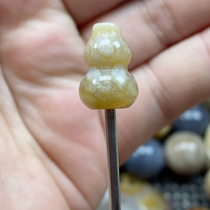颈饰未镶嵌硅化珊瑚（珊瑚玉）小