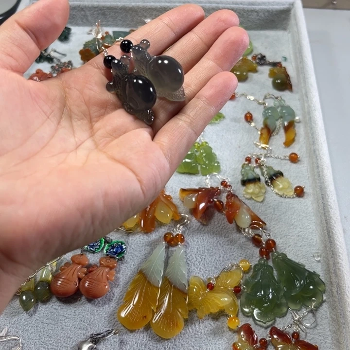 合金蛇纹石玉耳饰