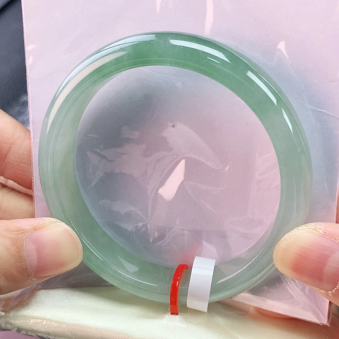 翡翠手镯未镶嵌54圈