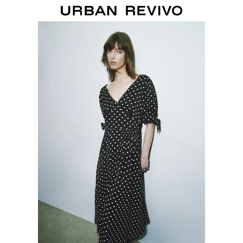 【职场际遇】UR2025新款女装法式波点V领镂空连衣裙UWG750002