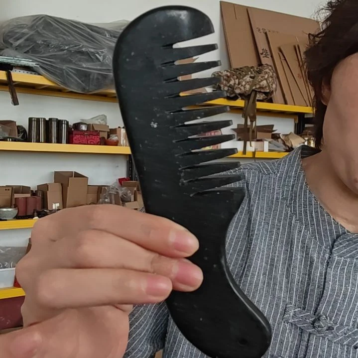 泗水砭石文化馆老虎石直把梳手把件