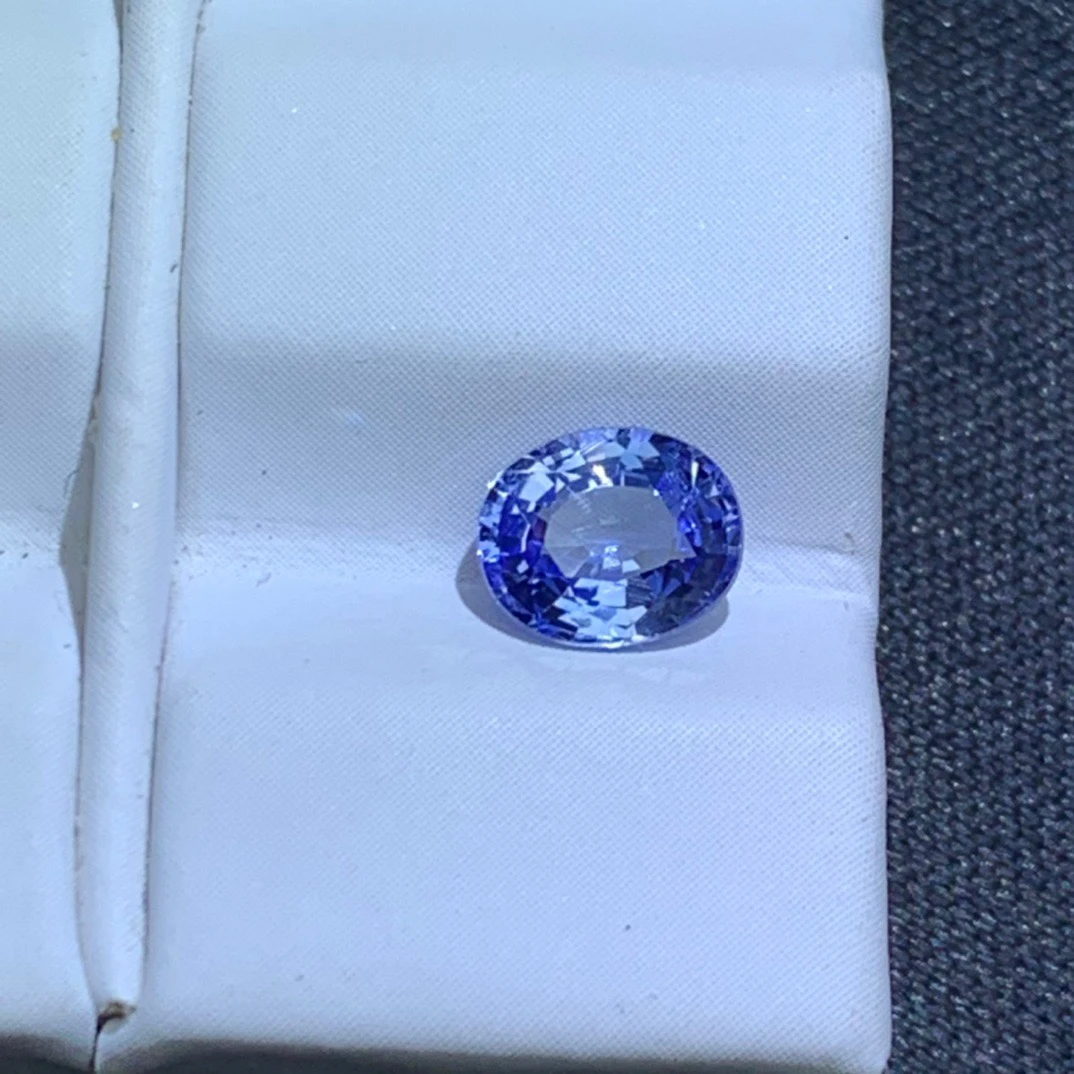 天然矢车菊色蓝宝石裸石0.86克拉