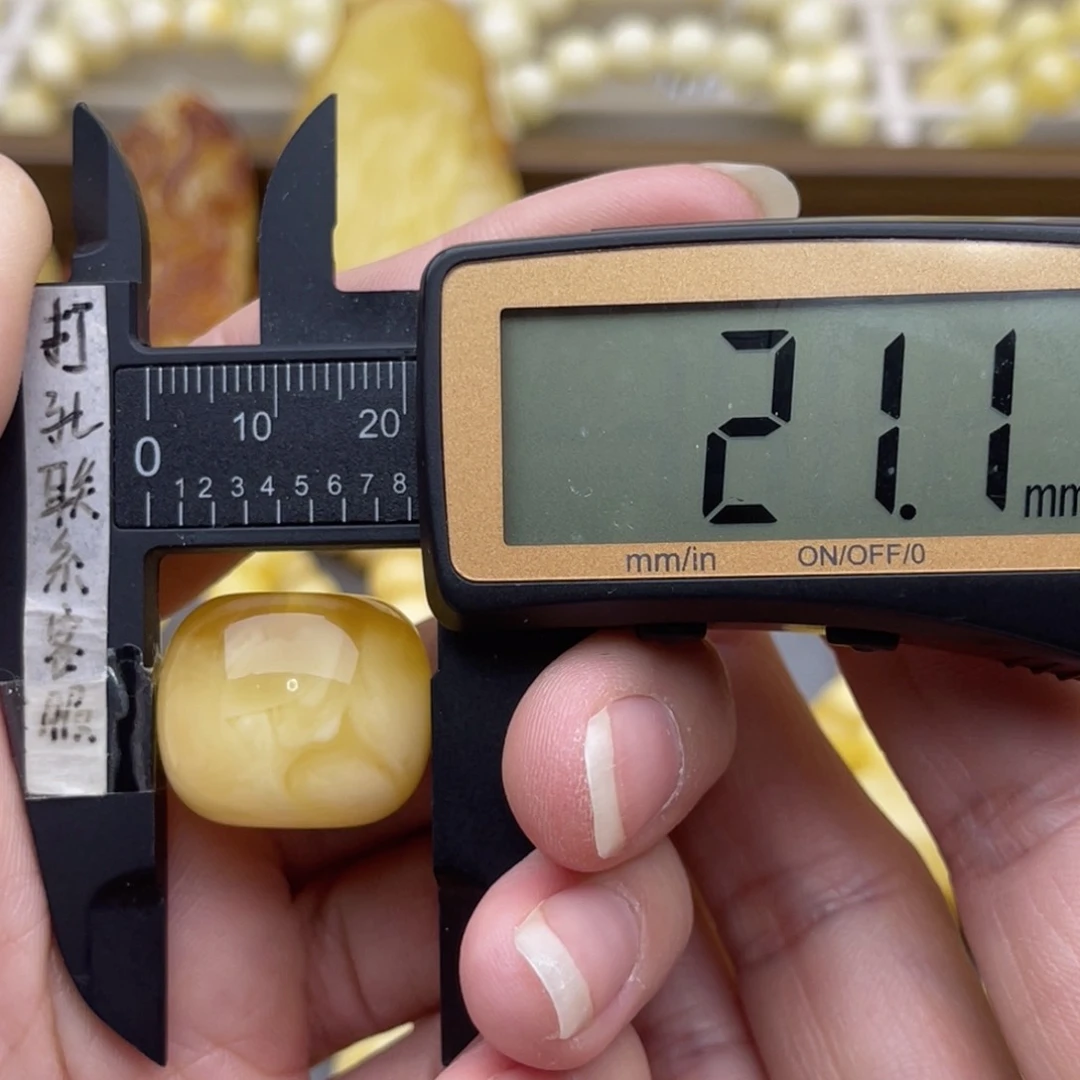 裸石琥珀未镶嵌执**圆蜜蜡墩子鸽