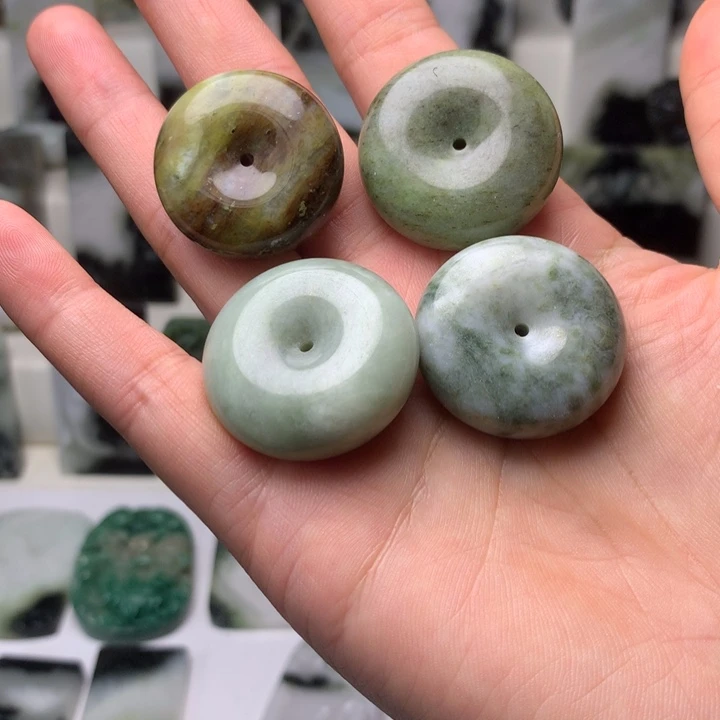 *****独山玉未镶嵌颈饰