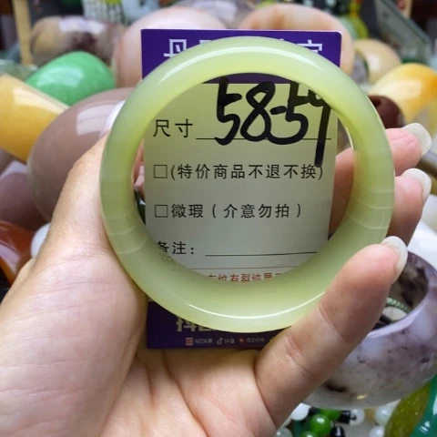 未镶嵌手镯石英岩玉