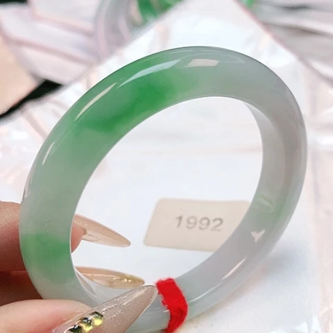 未镶嵌手镯翡翠阿****?1992