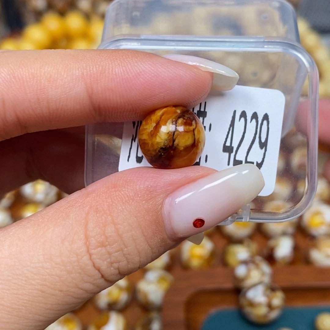 蜜蜡未镶嵌珠宝奇石4229