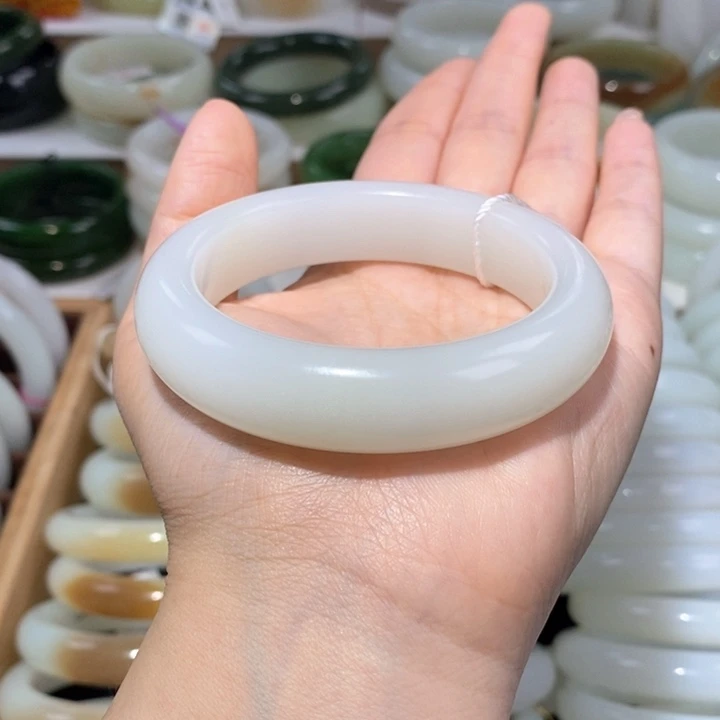 和田玉手镯未镶嵌56