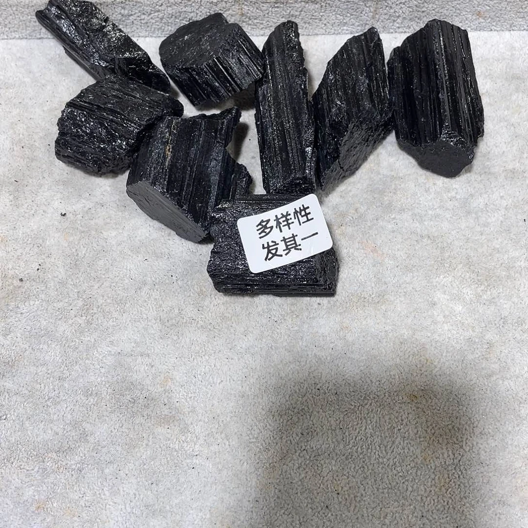 水晶摆件……未镶嵌一个